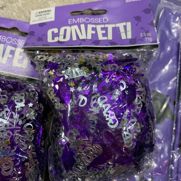 Graduation table cloth and confetti - Picture 3 of 3